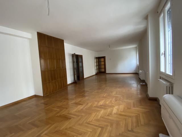 4-room flat in {3}, Via Zabarella - Photo 1