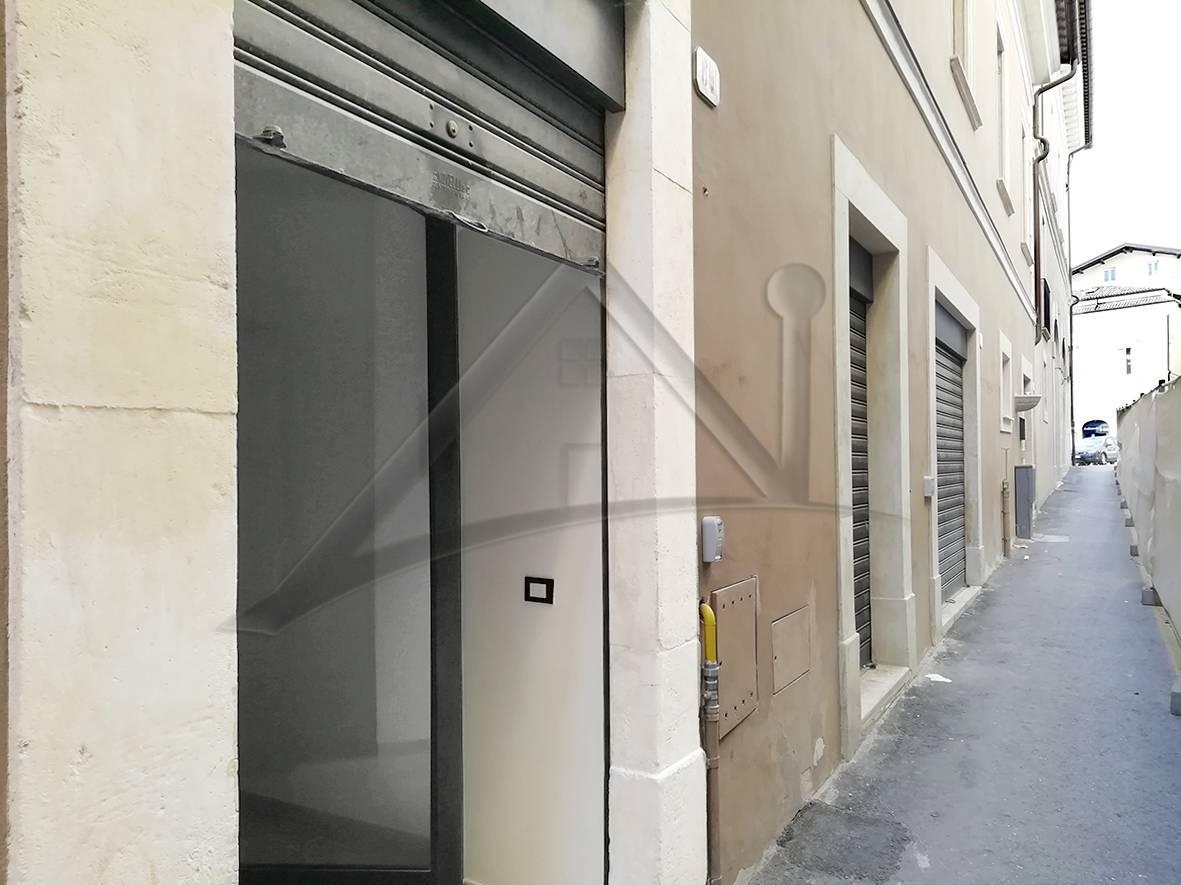 Negozio in Via Patini 69, L'Aquila, {3} - Foto 1