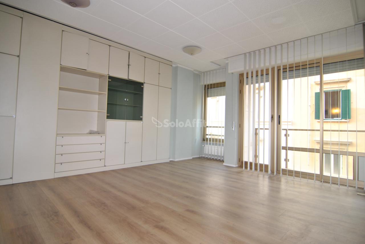 Ufficio in Via Cairoli 61, Livorno, {3} - Foto 1