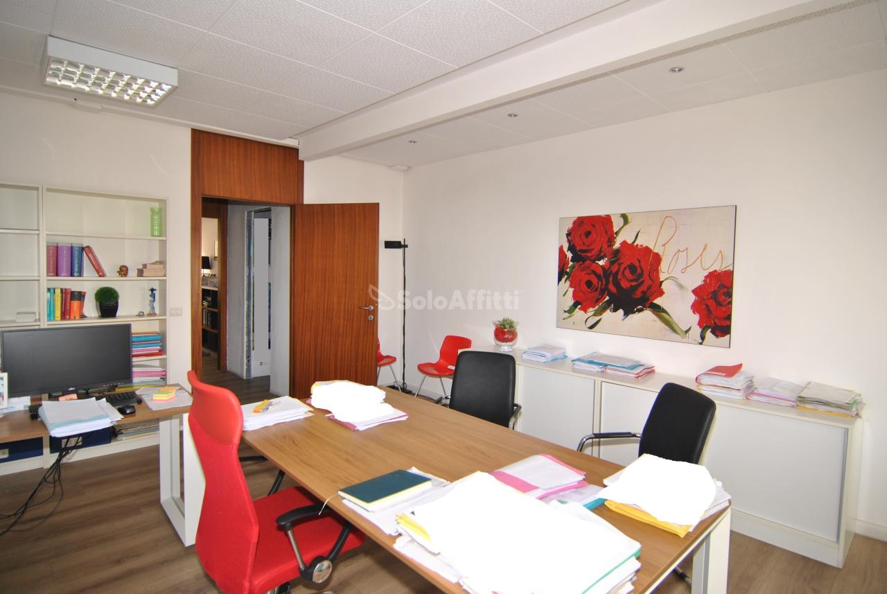Ufficio in Via Cairoli 69, Livorno, {3} - Foto 1