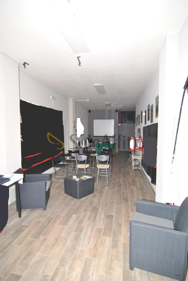 Negozio in Via Renato Fucini 2a, Pontedera, {3} - Foto 2
