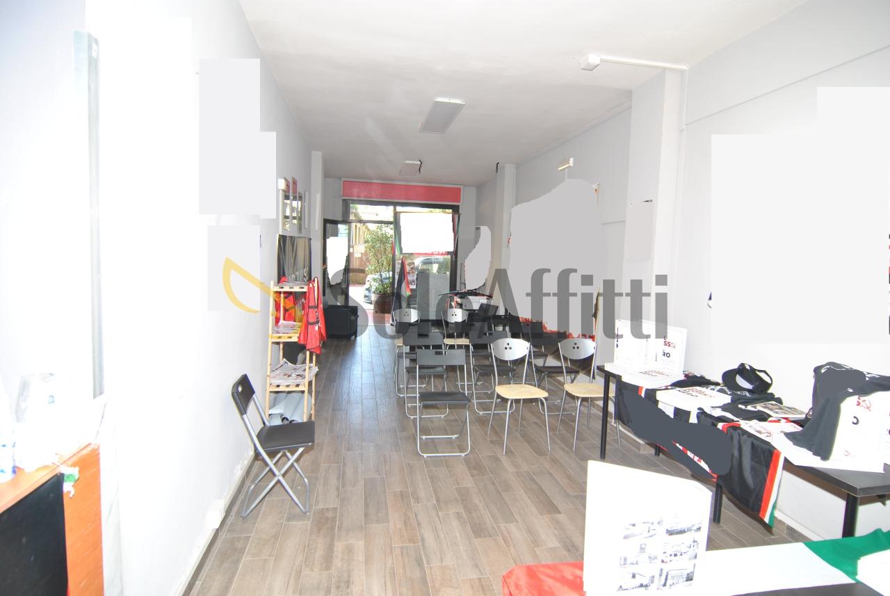 Negozio in Via Renato Fucini 2a, Pontedera, {3} - Foto 1