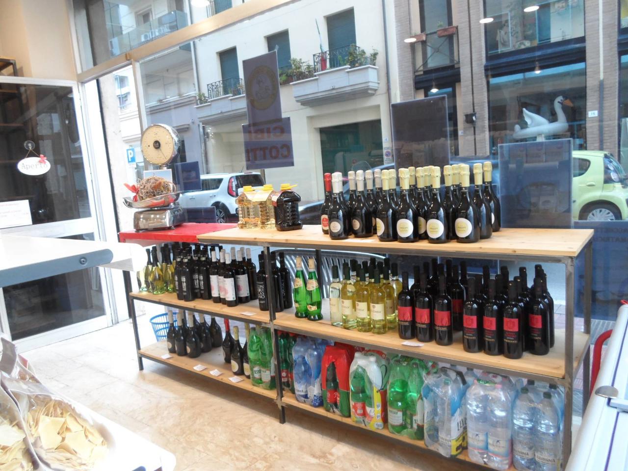 Alimentari in Via Laureati 3, Grottammare, {3} - Foto 2