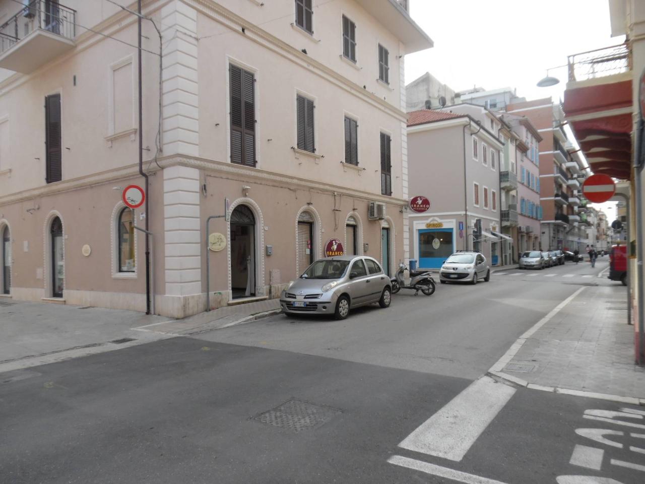 Pizzeria in Via Calatafimi 74, San Benedetto Del Tronto, {3} - Foto 1