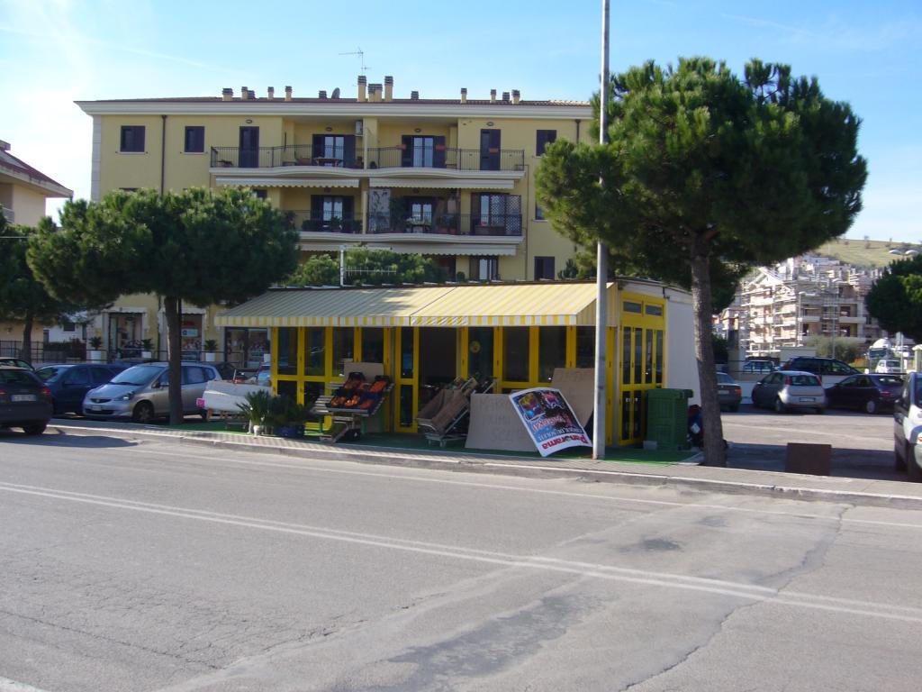Esercizio commerciale in Viale dello Sport, San Benedetto Del Tronto, {3} - Foto 2