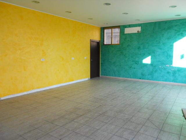 Negozio in Via Gabrielli, San Benedetto Del Tronto, {3} - Foto 2