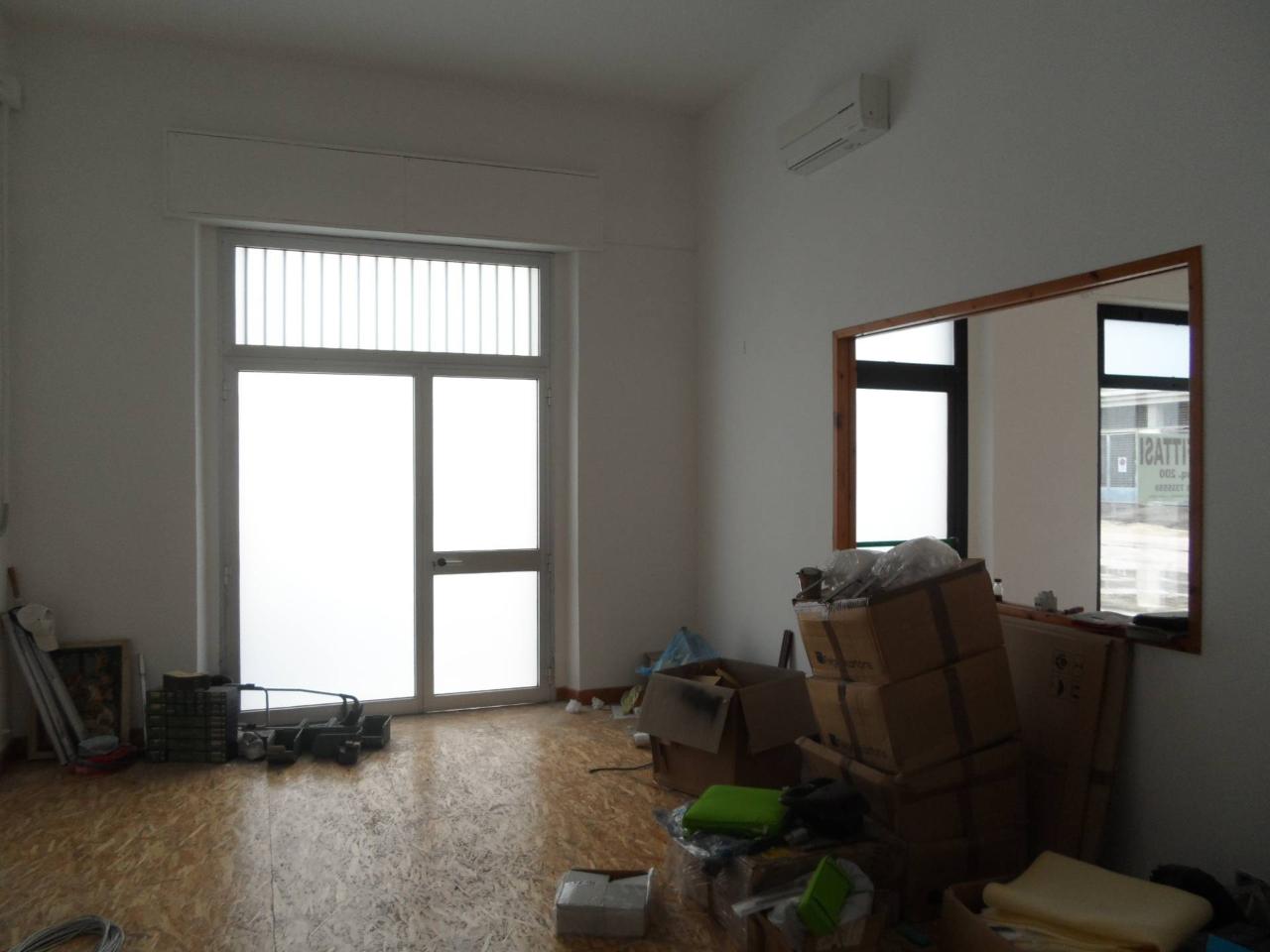 Negozio in Viale Colombo, San Benedetto Del Tronto, {3} - Foto 2