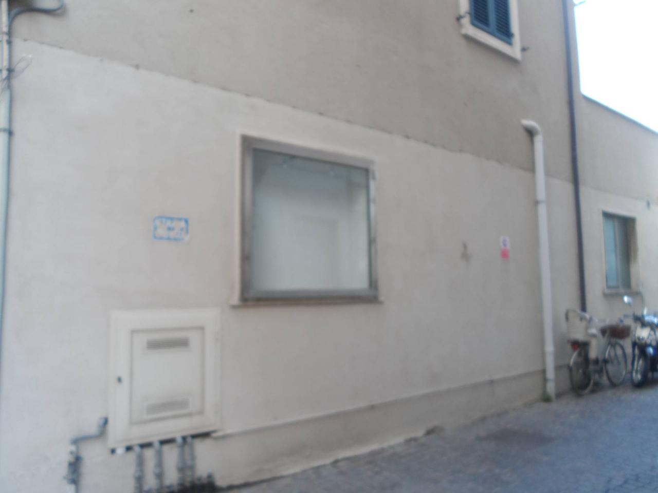 Negozio in Via Crispi, San Benedetto Del Tronto, {3} - Foto 2