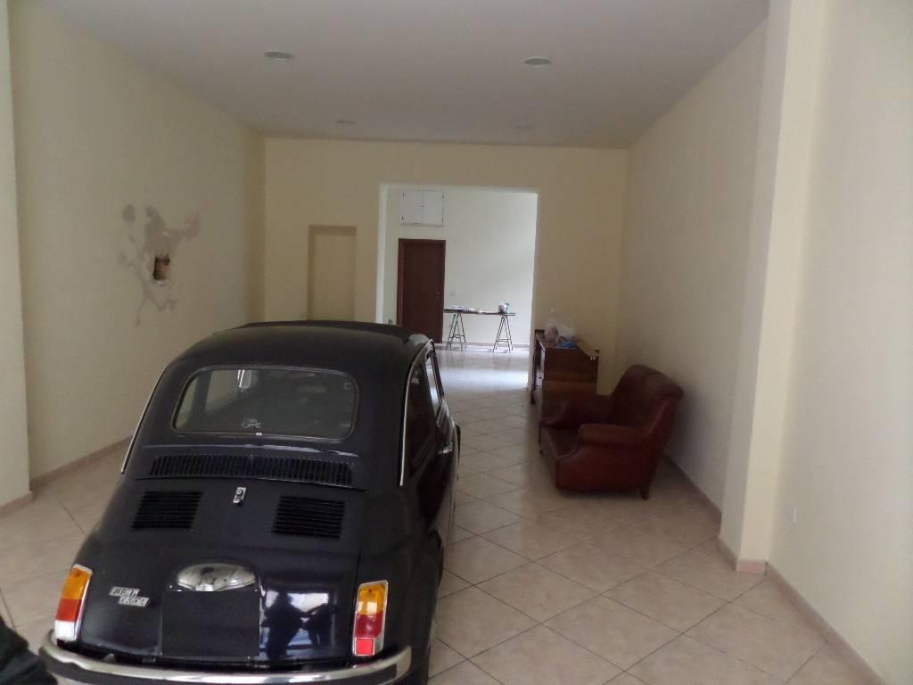 Negozio in Strada Statale 16, San Benedetto Del Tronto, {3} - Foto 2