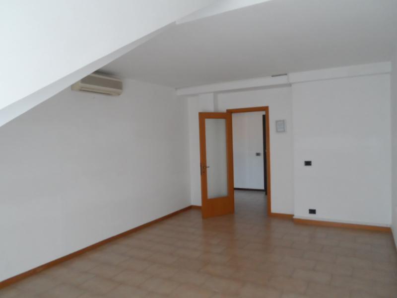 Ufficio in Via Enrico Mattei 1, San Benedetto Del Tronto, {3} - Foto 2