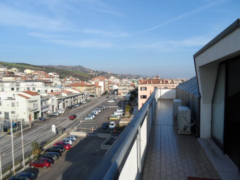 Ufficio in Via Enrico Mattei 1, San Benedetto Del Tronto, {3} - Foto 1