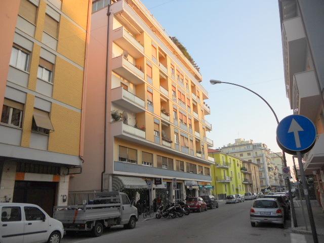 Geschäft in Via Piemonte 103/B, San Benedetto del Tronto - Foto 1