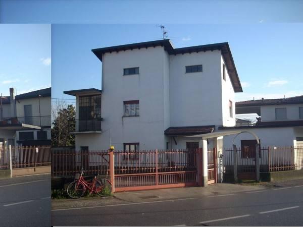 Villa in vendita a Fornovo San Giovanni