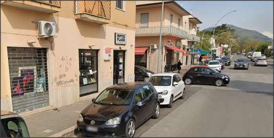 Geschäft in Via dei Glicini, Latina - Foto 1