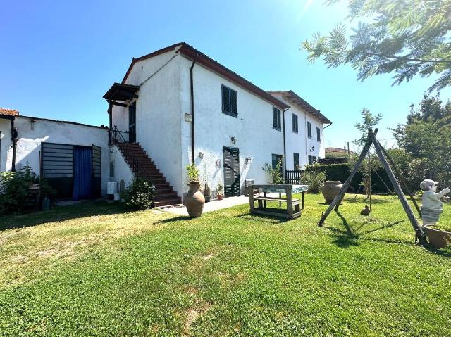 Detached house in Via Ponte dei Bini 30, Agliana - Photo 1