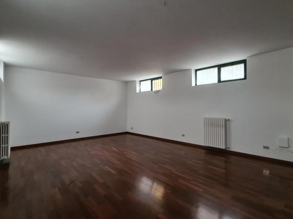 Ufficio in Via Abate Gian Battista Crippa 6, Treviglio, {3} - Foto 1