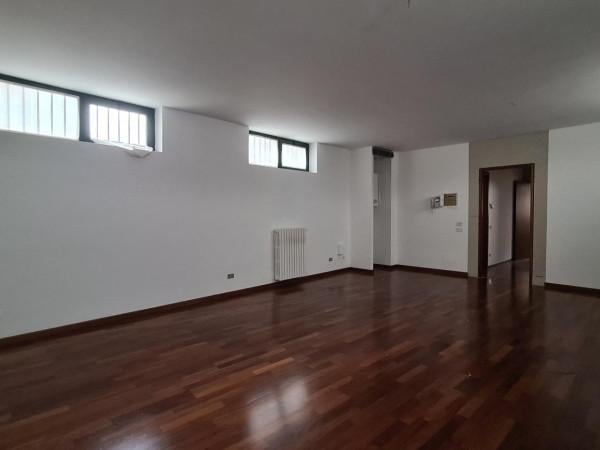 Ufficio in Via Abate Gian Battista Crippa 6, Treviglio, {3} - Foto 2