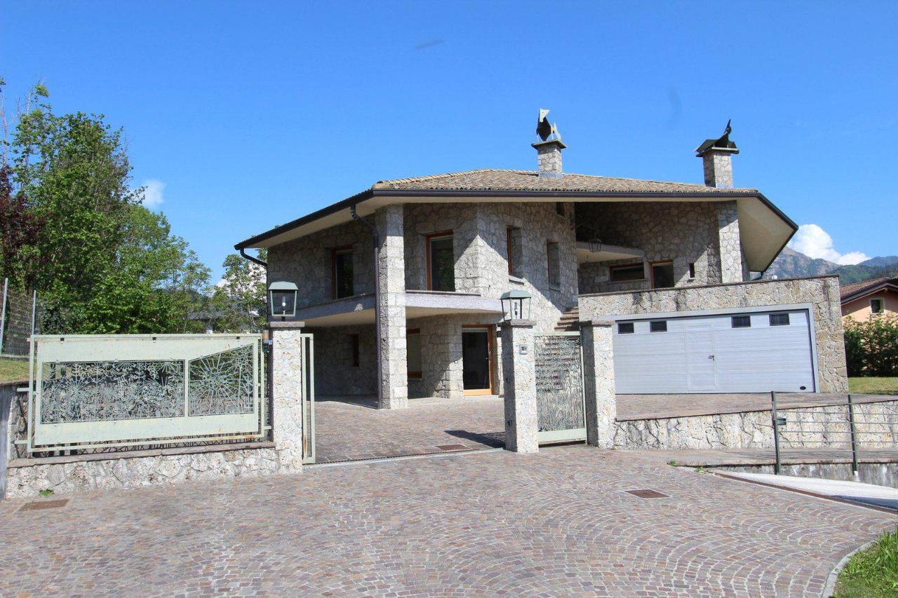 Villa in vendita a Rovetta