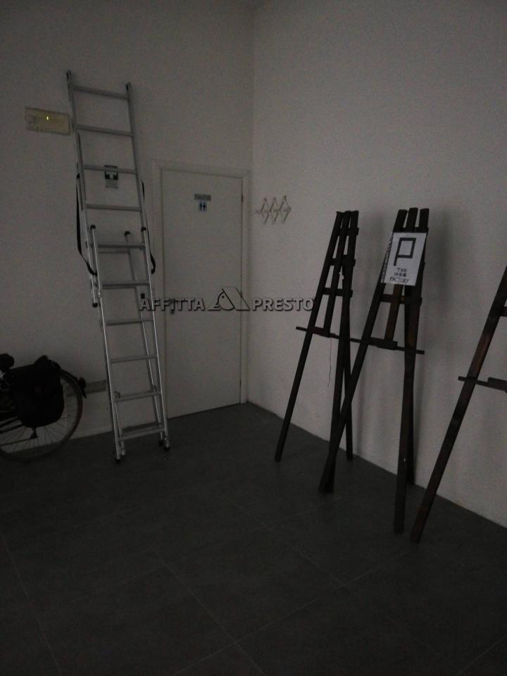 Esercizio commerciale in Viale Vittorio Veneto 28 28, Forli', {3} - Foto 2