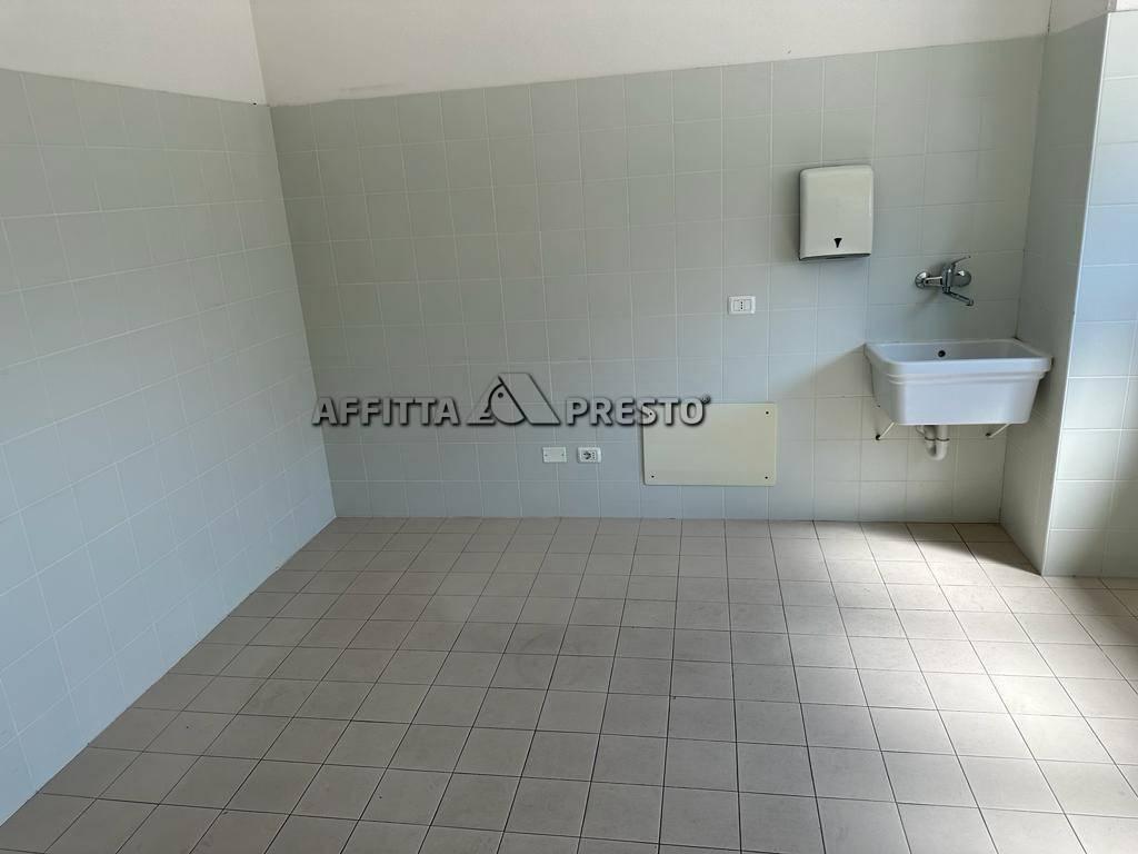 Esercizio commerciale in Via Meucci 2, Forli', {3} - Foto 2