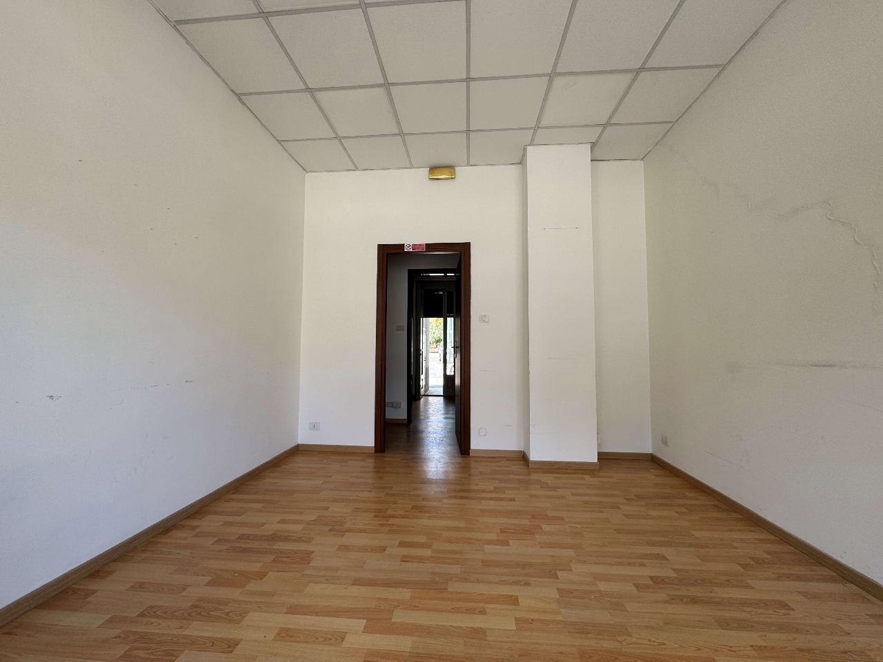 Negozio in Corso Dante  18, Cuneo, {3} - Foto 2