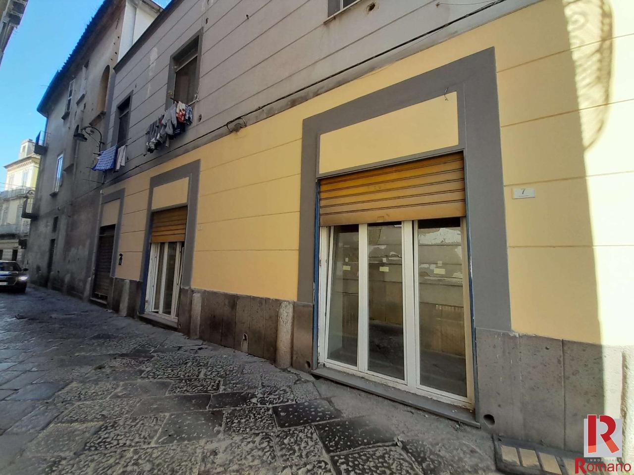 Negozio in Via Gallozzi  20, Santa Maria Capua Vetere, {3} - Foto 2