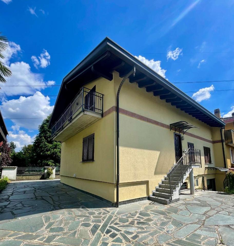 Villa bifamiliare in vendita a Mariano Comense