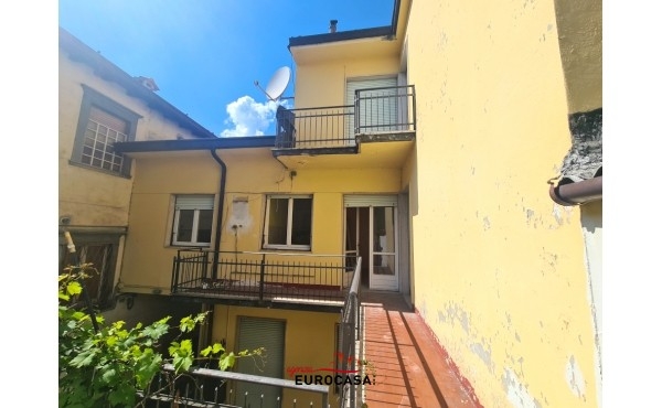 4-room flat in Via Albertoni, Vertova - Photo 1