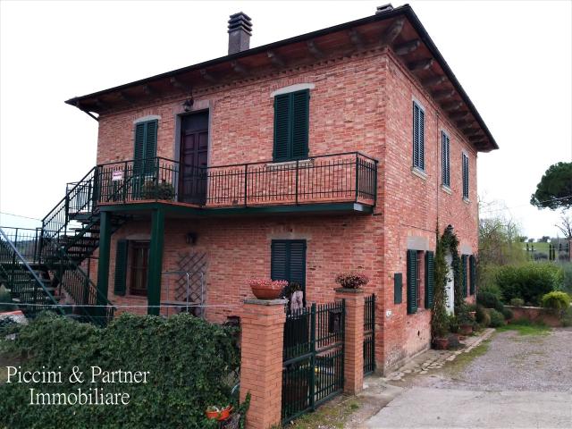 Terraced house in Sp301 54, Castiglione del Lago - Photo 1