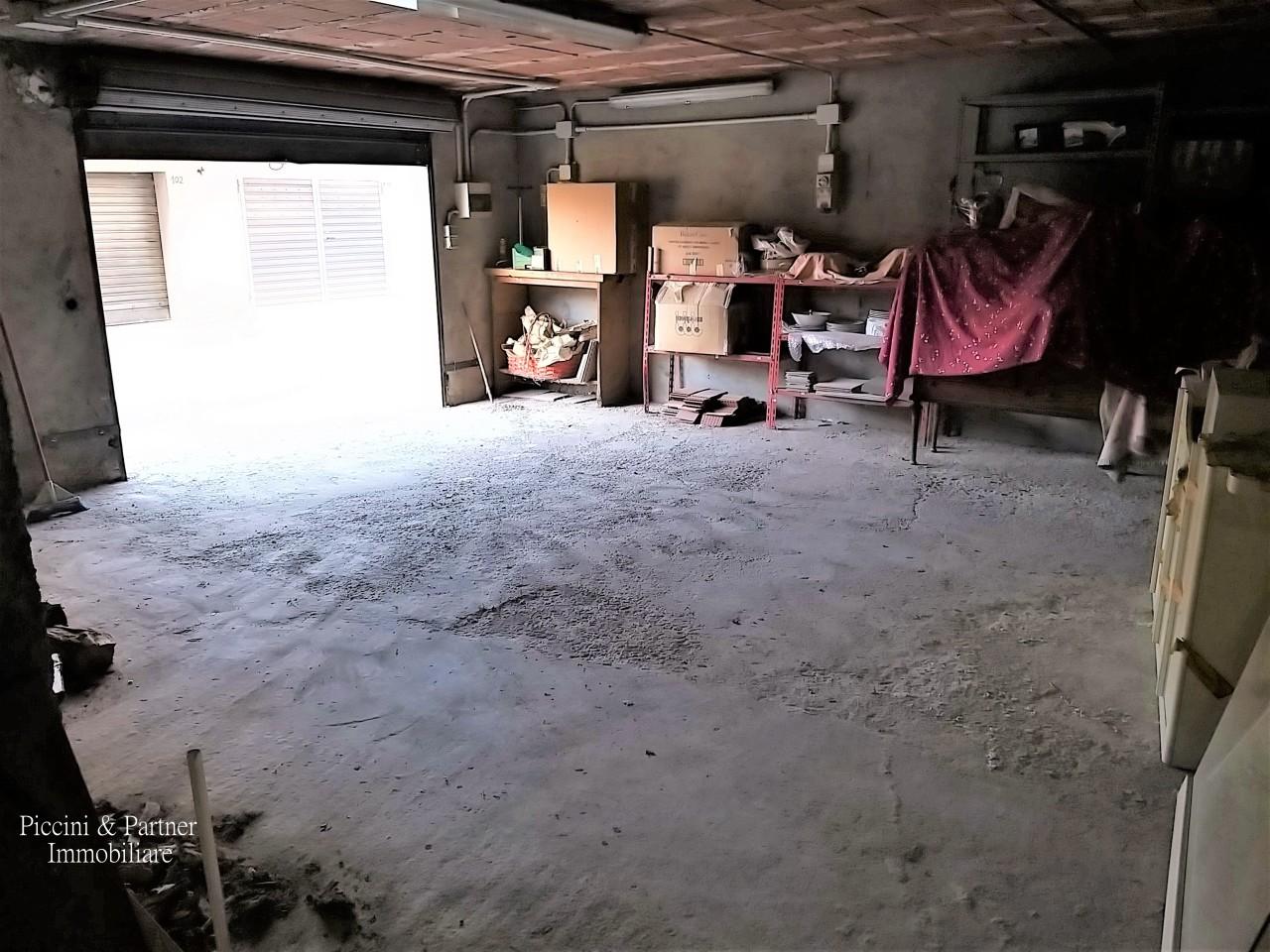Parcheggio chiuso in Via Roma, Castiglione Del Lago, {3} - Foto 2