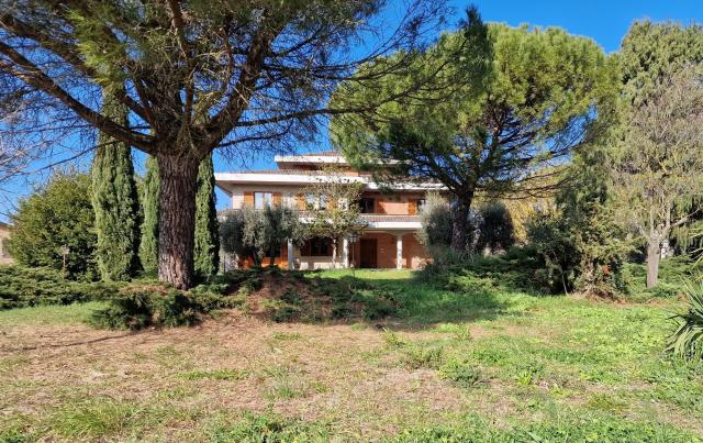 Villa in Viale Perugia 37, Castiglione del Lago - Foto 1