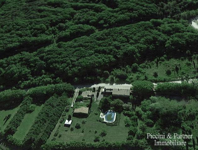 Country house or cottage in Strada Comunale della Montagna di Cetona, Sarteano - Photo 1