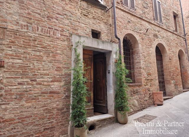 3-room flat in Via Camillo Benso Conte di Cavour 73, Torrita di Siena - Photo 1