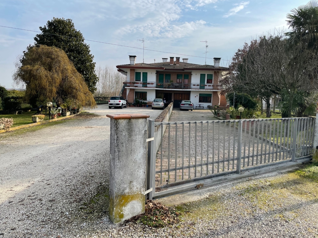 Villa bifamiliare in vendita a Concordia Sagittaria