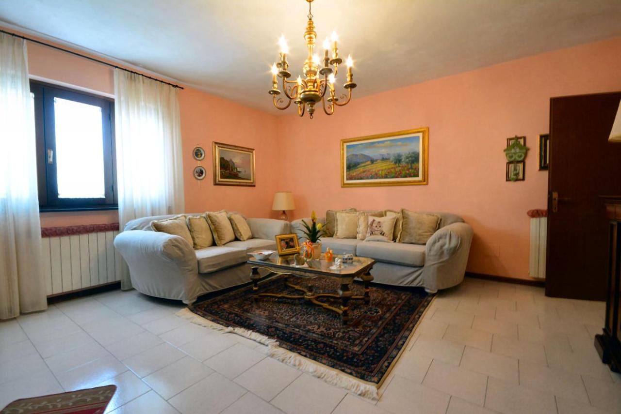 Villa bifamiliare in vendita a Lucca