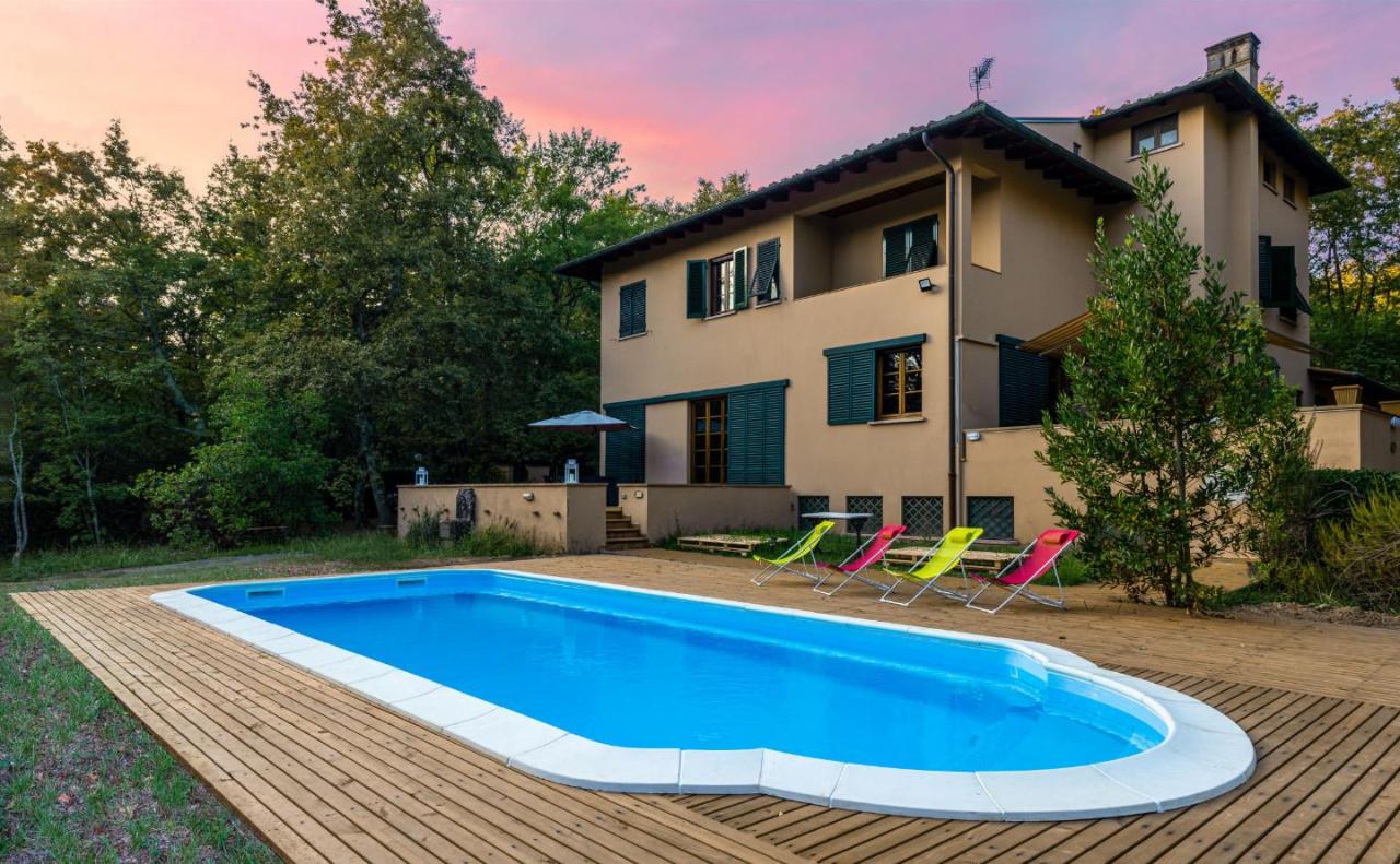 casa indipendente in vendita a Lucca in zona Vallebuia