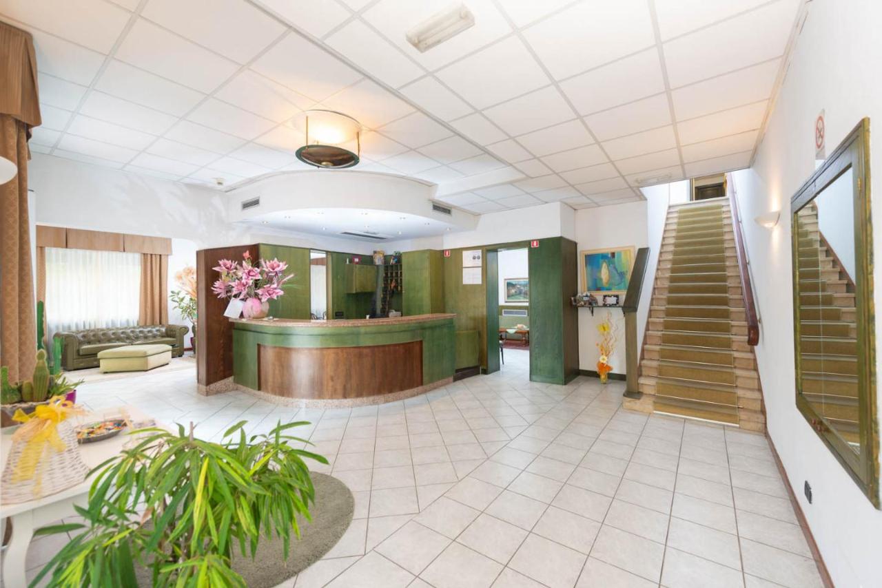 Locale commerciale in 55041 Lido di Camaiore Lu 55041, Camaiore, {3} - Foto 1