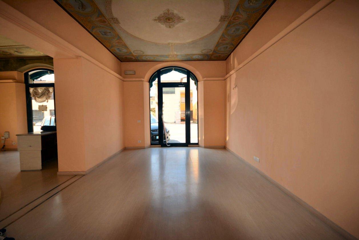 Locale commerciale in Sarzanese 927, Lucca, {3} - Foto 2