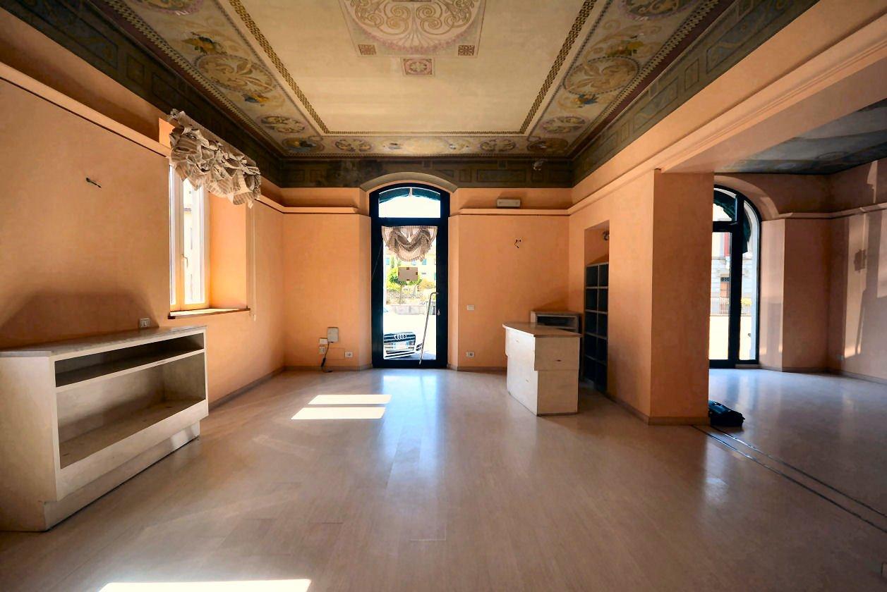 Locale commerciale in Sarzanese 927, Lucca, {3} - Foto 1