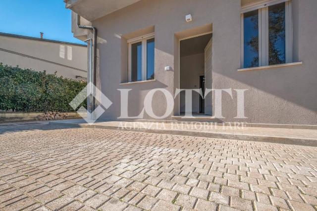 2-room flat in Via Achille Pacini,  56031, Bientina - Photo 1