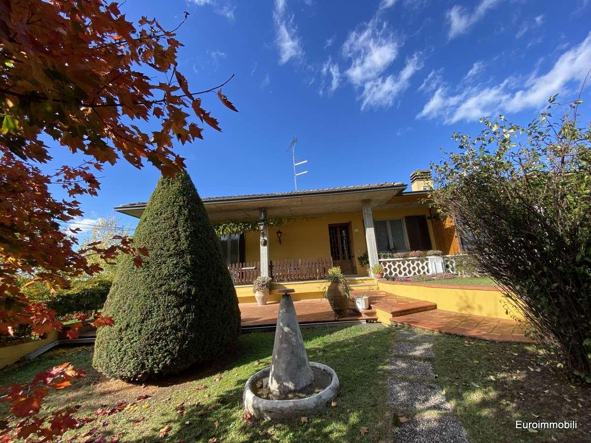 Villa bifamiliare in vendita a Montechiarugolo