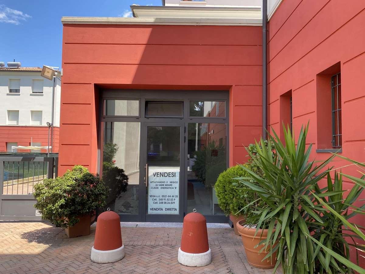 Negozio in Via Garibaldi 10, Montechiarugolo, {3} - Foto 2