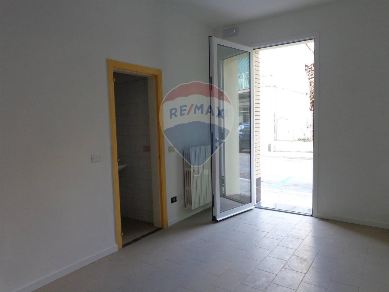 Negozio in , Falconara Marittima - Foto 1