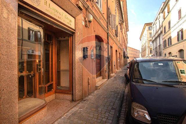 Shop in Via Matteotti 28, Ancona - Photo 1