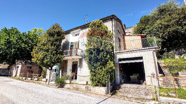 Casa indipendente in Frazione Sant'Elia 39, Fabriano - Foto 1