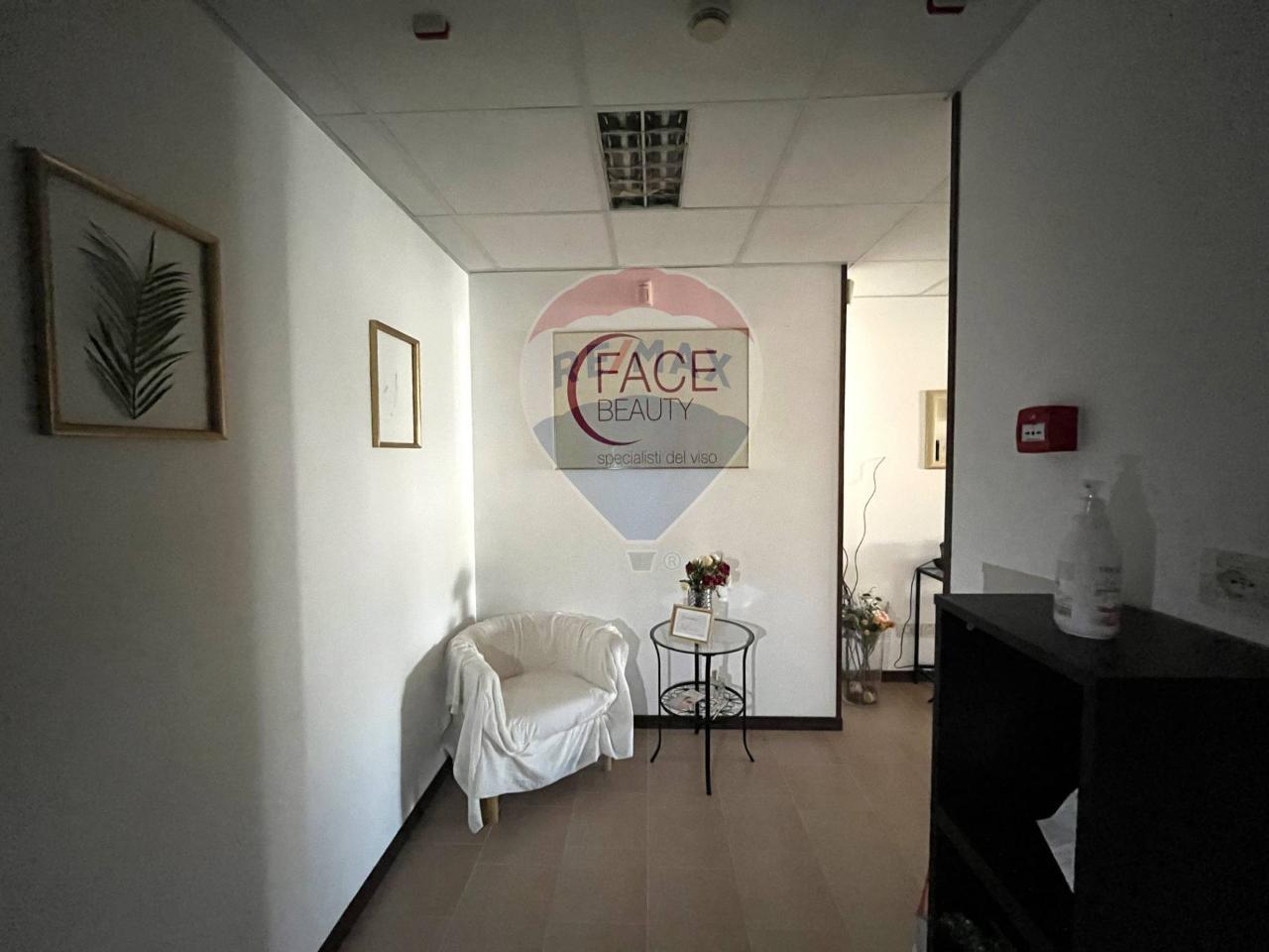 Negozio in Via Caduti del Lavoro 28, Ancona, {3} - Foto 2