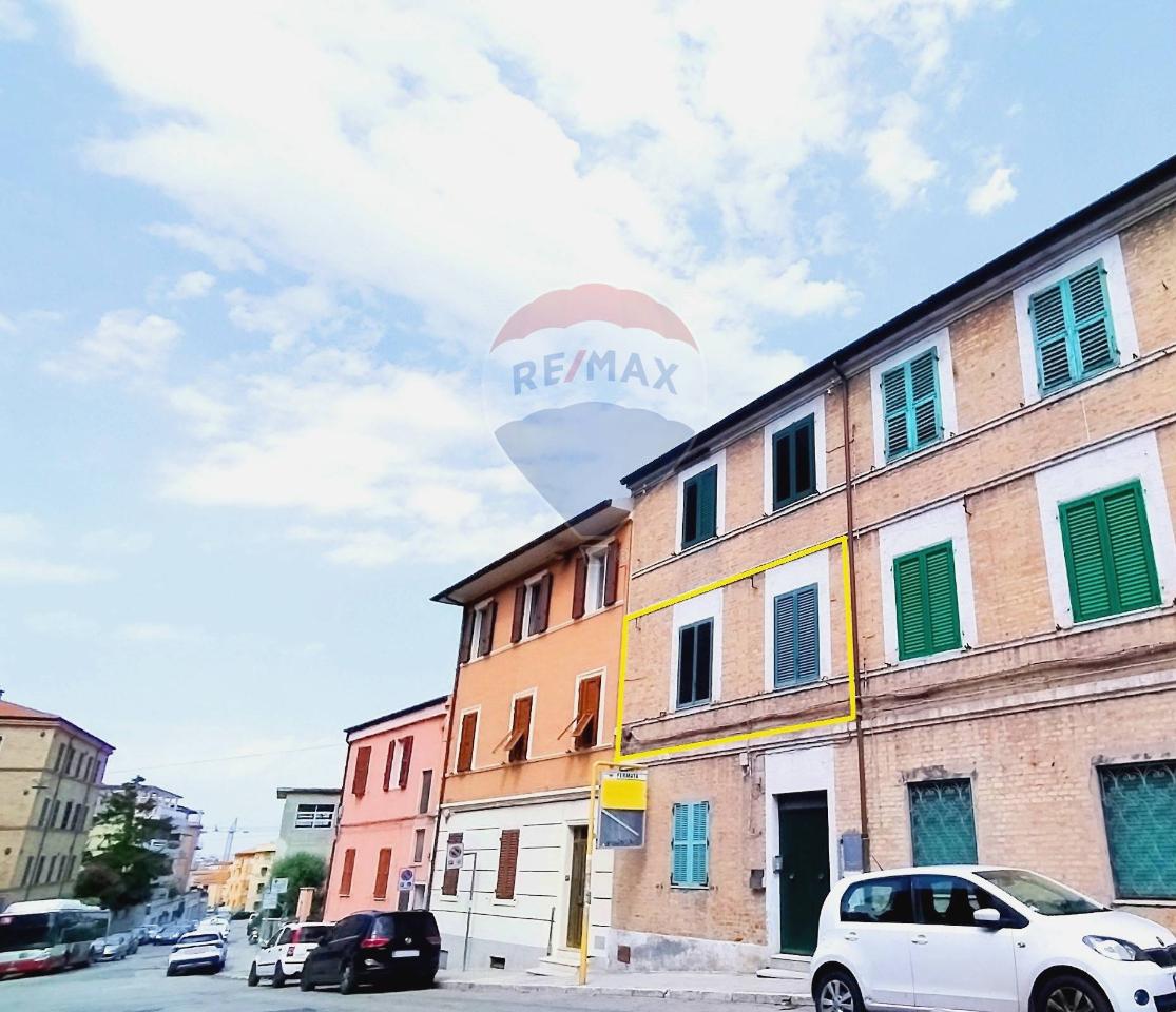 appartamento in vendita ad Ancona in zona Adriatico
