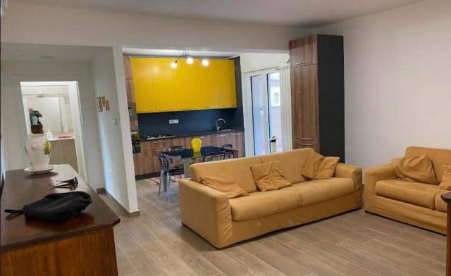 4-room flat in {3}, Viale Crotone 9 - Photo 1