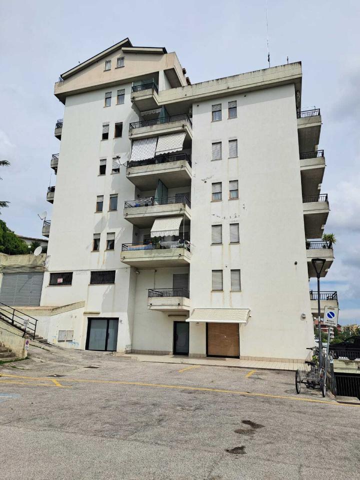Negozio in , Lanciano, {3} - Foto 1