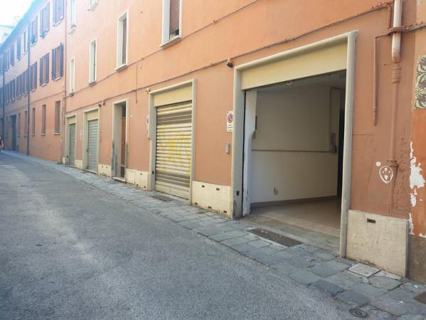 Garage - Posto auto in vendita a Bologna